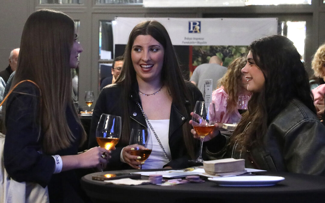 La Muestra de Garnachas llena, un año más,  el aforo del Gran Hotel con una destacada presencia  de público joven